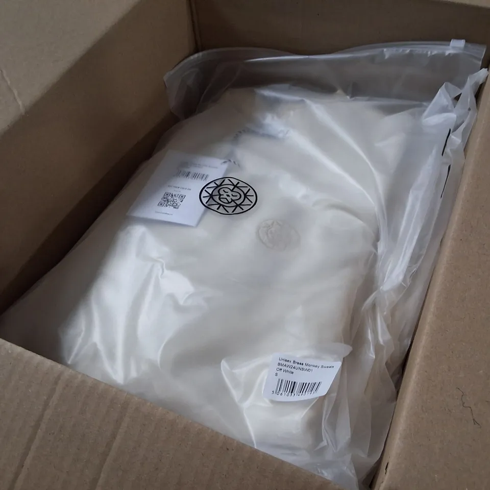 BOX CONTAINING APPROXIMATELY 5 BRASS MONKEY UNISEX SWEATSHIRT – OFF WHITE, SIZE S
