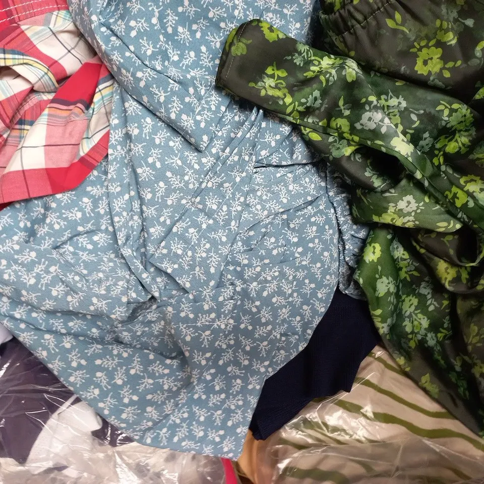 APPROXIMATELY 20 ASSORTED CLOTHING AND FASHION PRODUCTS IN VARIOUS STYLES AND SIZES - COLLECTION ONLY