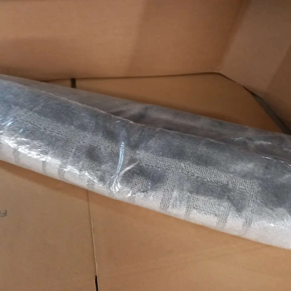 GREY PATTERNED RUG - 80CM X UNSPECIFIED