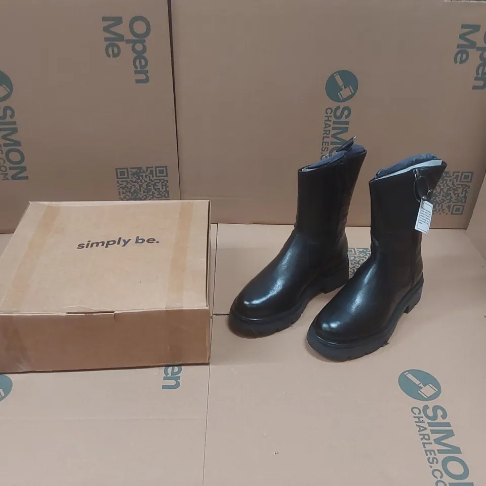 BOX CONTAINING APPROXIMATELY 5x BRAND NEW SIMPLY BE BLACK BREENER WIDE BOOTS - SIZE 6