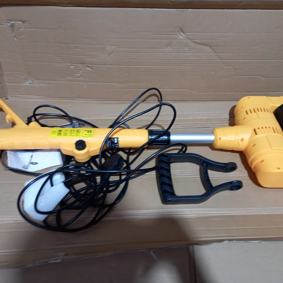 WOLF 2 IN 1 MULTI FUNCTION GARDEN AND YARD BRUSH - COLLECTION ONLY