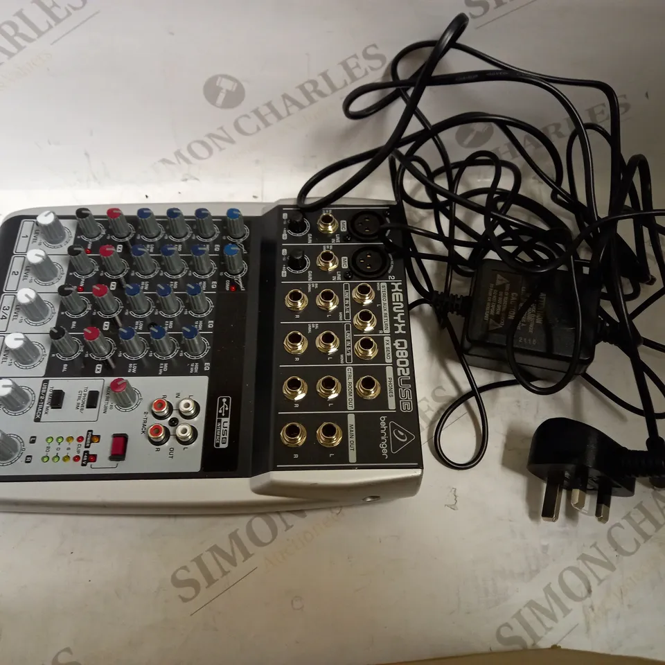 BEHRINGER XENYX Q802USB PREMIUM 8 INPUT 2 BUS MIXER