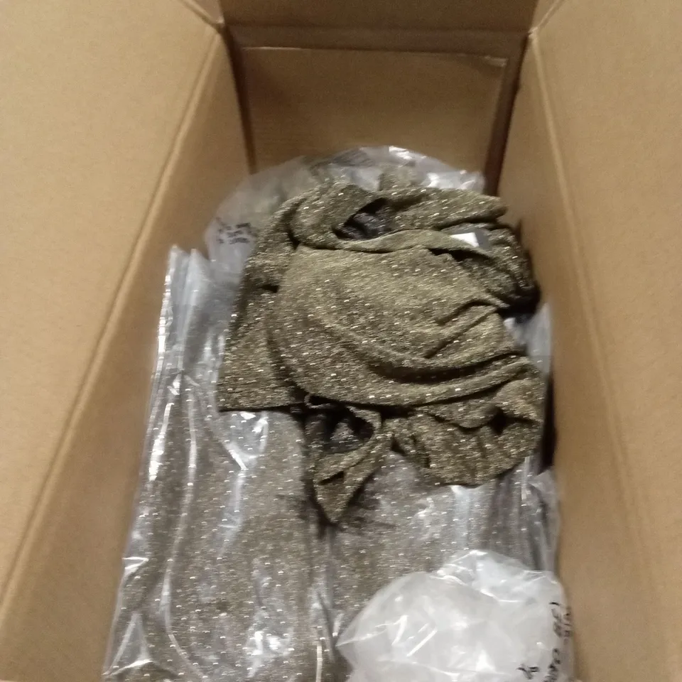 BOX CONTAINING APPROXIMATELY 28x BRAND NEW JD WILLIAMS GOLD CREW NECK TOPS - SIZE 16