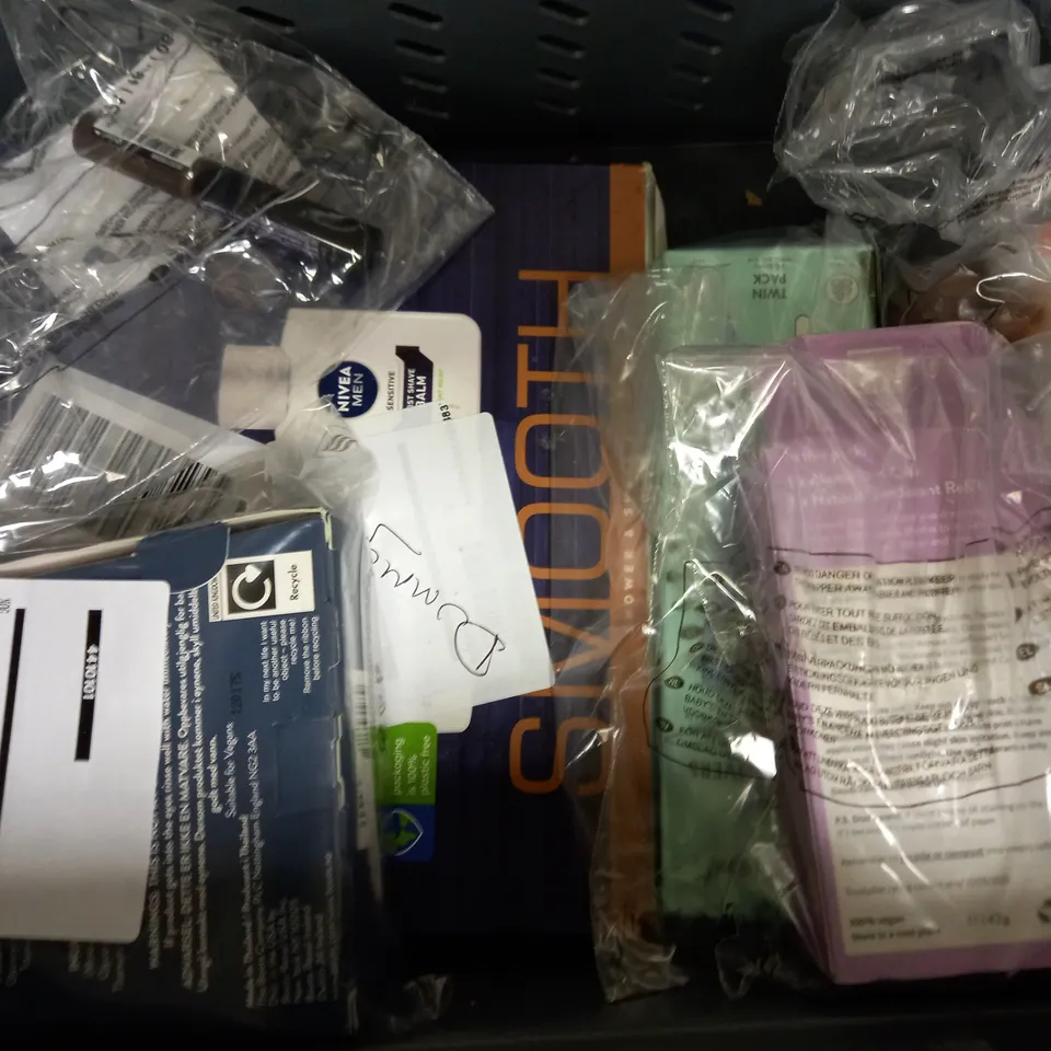 LOT OF 14 HEALTH & BEAUTY ITEMS, TO INCLUDE NAIL STRENGTHENER, BATH BOMB, BED HEAD, ETC