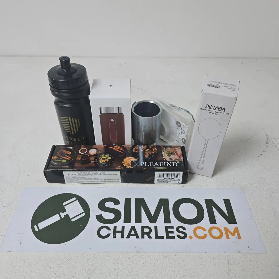 APPROXIMATELY 15 ASSORTED HOUSEHOLD ITEMS TO INCLUDE CUTLERY, STREET LEAGUE BOTTLE, DFV SEAL & CLIP, ETC