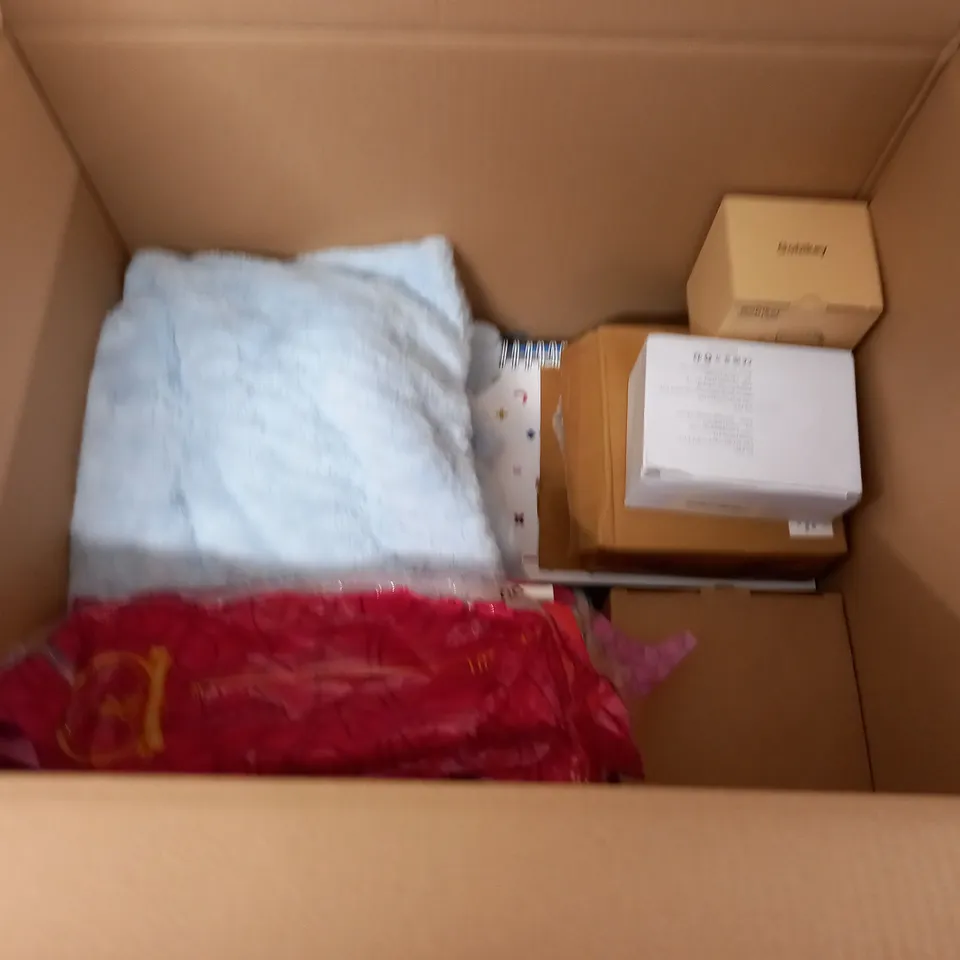 LARGE QUANTITY OF ASSORTED HOUSEHOLD ITEMS TO INCLUDE HUMAX SET TOP BOX, VACUUM WATER BOTTLE AND HOME FABRIC ITEMS