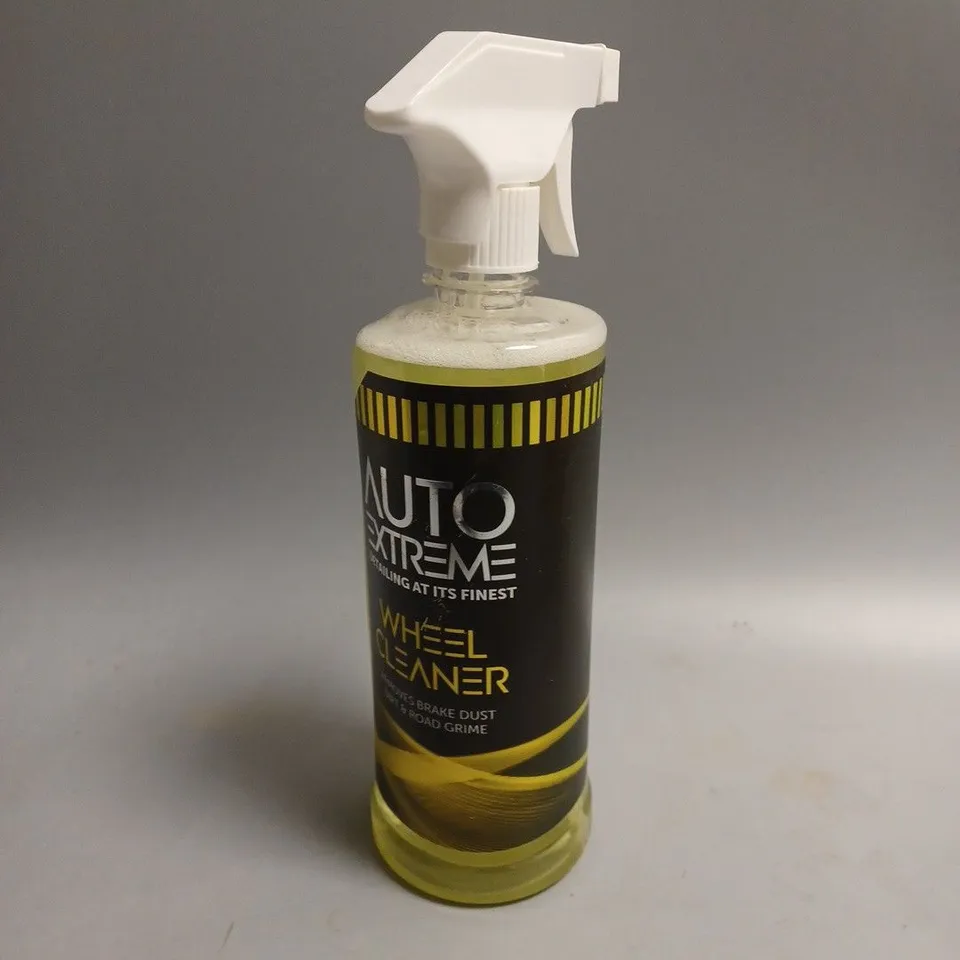 BOX OF ASSORTED SPRAY PAINTS AND CLEANING PRODUCTS 