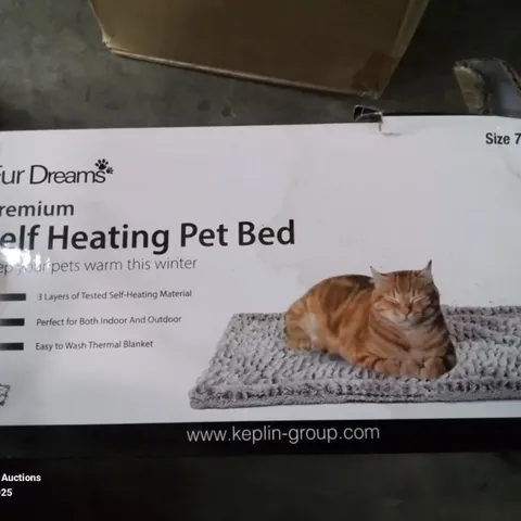 BOX CONTAINING 12 BOXED SELF HEATING CAT BEDS