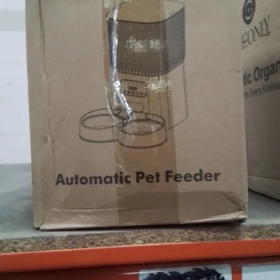 BOXED AUTOMATIC PET FEEDER