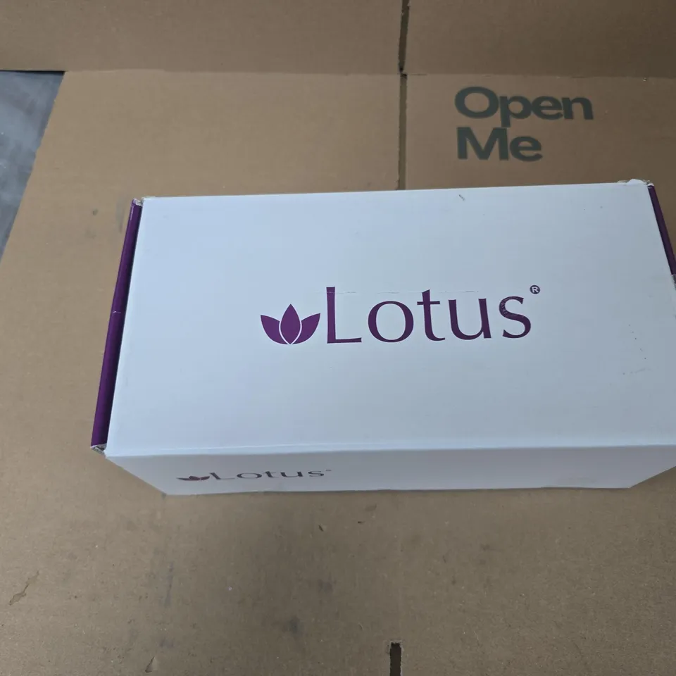 LOTUS MARTINO ULS575 SILVER LEATHER LOAFERS – UK 4 (WOMEN)