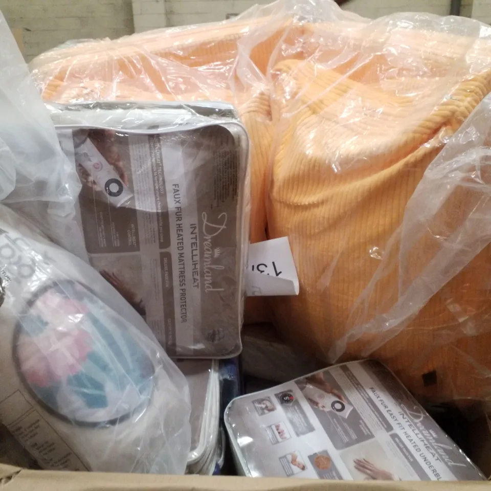 PALLET CONTAINING ASSORTED BEDDING INCLUDING MATTRESS, PILLOWS & HEATED UNDERBLANKET