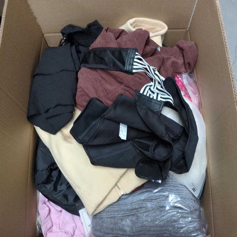 BOX OF APPROXIMATELY 20 ASSORTED CLOTHING ITEMS TO INCLUDE: MUSY MUSE CARDIGAN AND F AND F JUMPER 