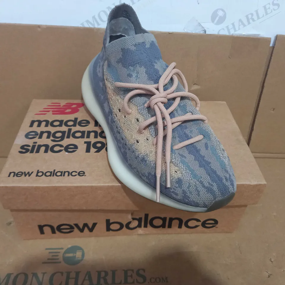 BOXED PAIR OF NEW BALANCE TRAINERS IN TAN/BLUE UK SIZE 5