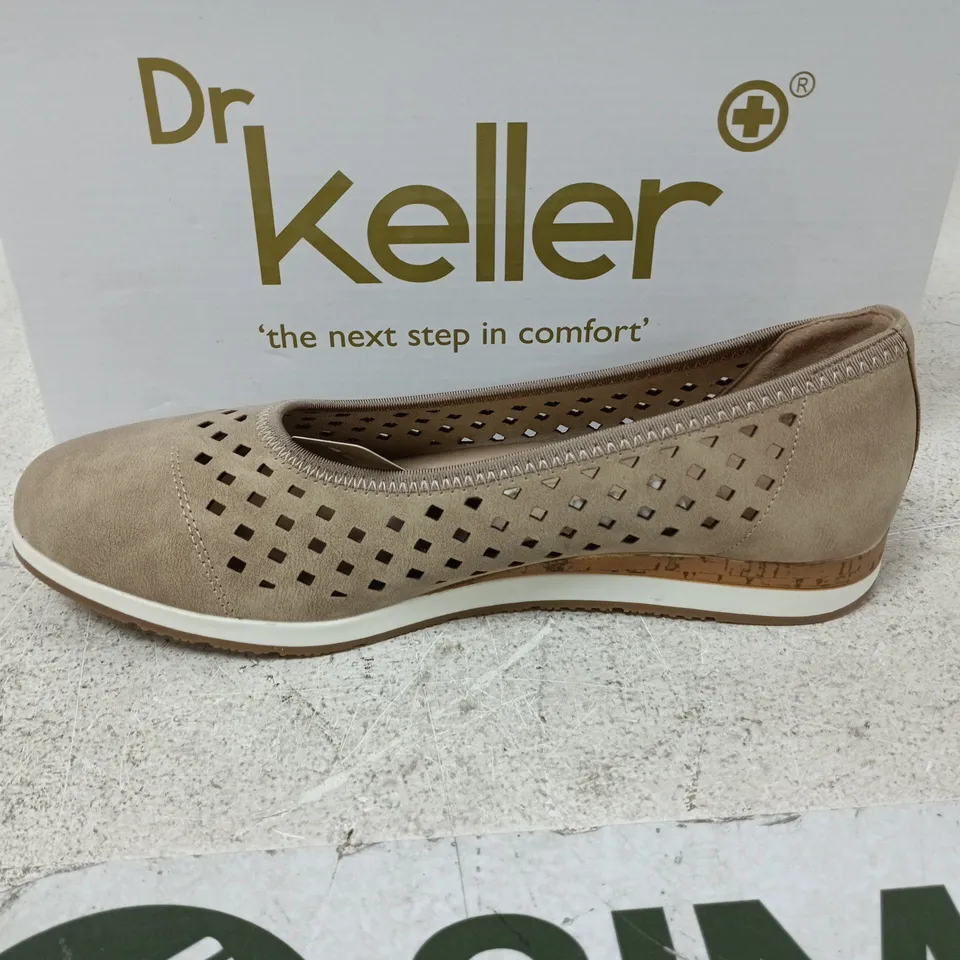 BOXED PAIR OF DR KELLER JILLY SHOES IN BEIGE - SIZE 7