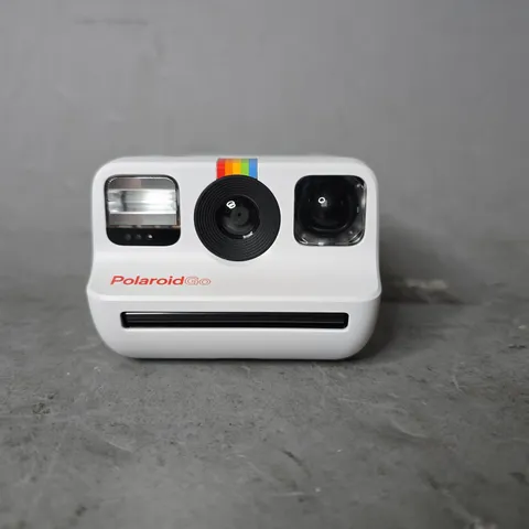 POLAROID GO WHITE INSTANT CAMERA