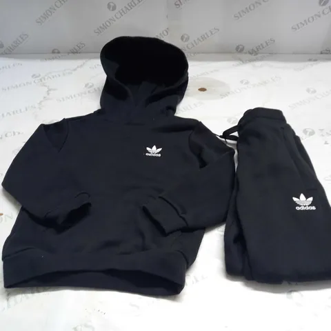 ADIDAS ORIGINAL TRACKSUIT SIZE 3-4 YRS