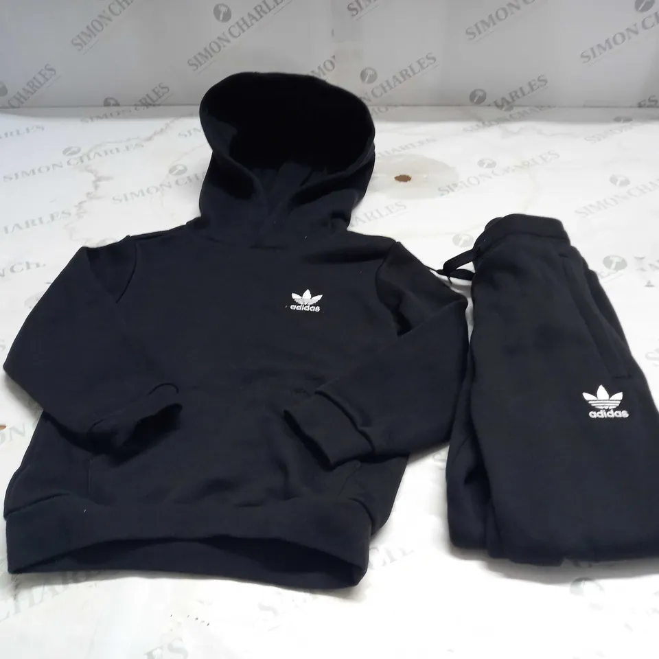 ADIDAS ORIGINAL TRACKSUIT SIZE 3-4 YRS