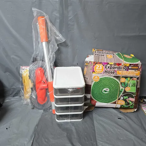 BOX OF APPROXIMATELY 12 ASSORTED ITEMS TO INCLUDE -EXPANDING HOSE , MOP ETC