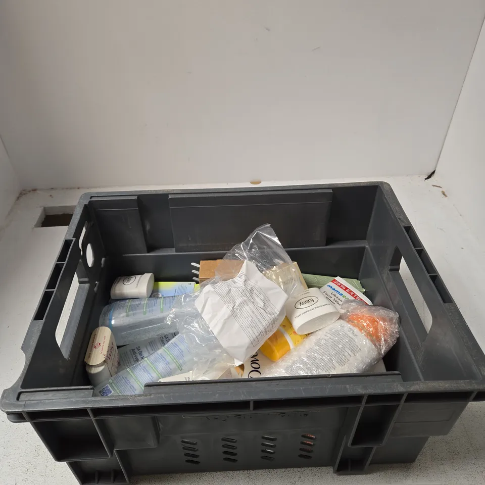 TOTE OF APPROXIMATELY 10 ASSORTED BEAUTY ITEMS INCLUDING LAKERAIN BROW POMADE, FUSSY COMPOSTABLE DEODORANT REFILL AND JOLLY GLOW TURMERIC BRIGHTENING CREAM