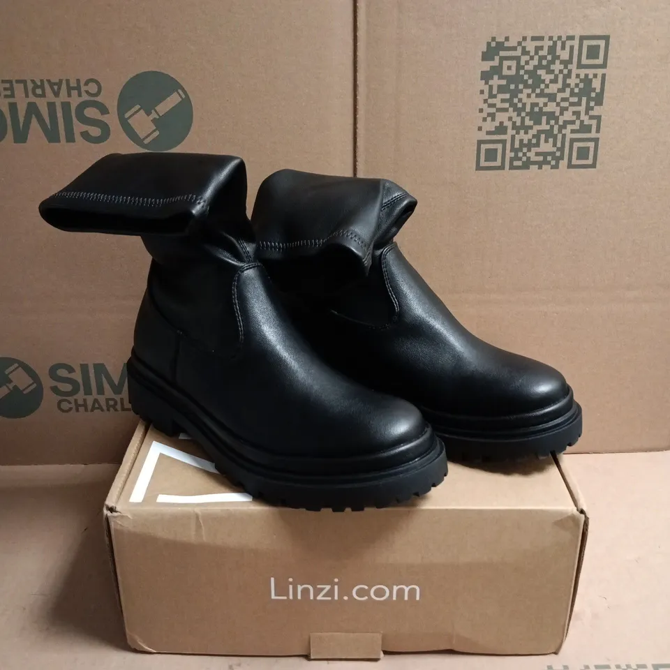 LINZI EDGE 5 BLACK PU ANKLE BOOTS – UK 5