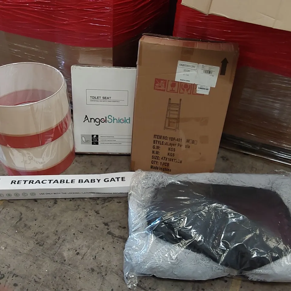 PALLET OF ASSORTED ITEMS INCLUDING: PET BED, SHELVES, RETRACTABLE BABY GATE, LAMP SHADES, TOILET SEAT