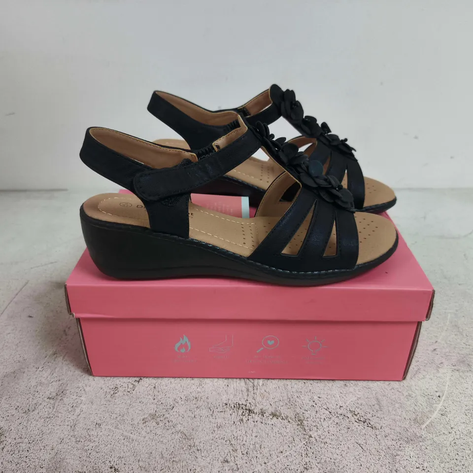 BOXED PAIR OF DR LIGHTFOOT AMELIA SHOES IN BLACK - SIZE 8
