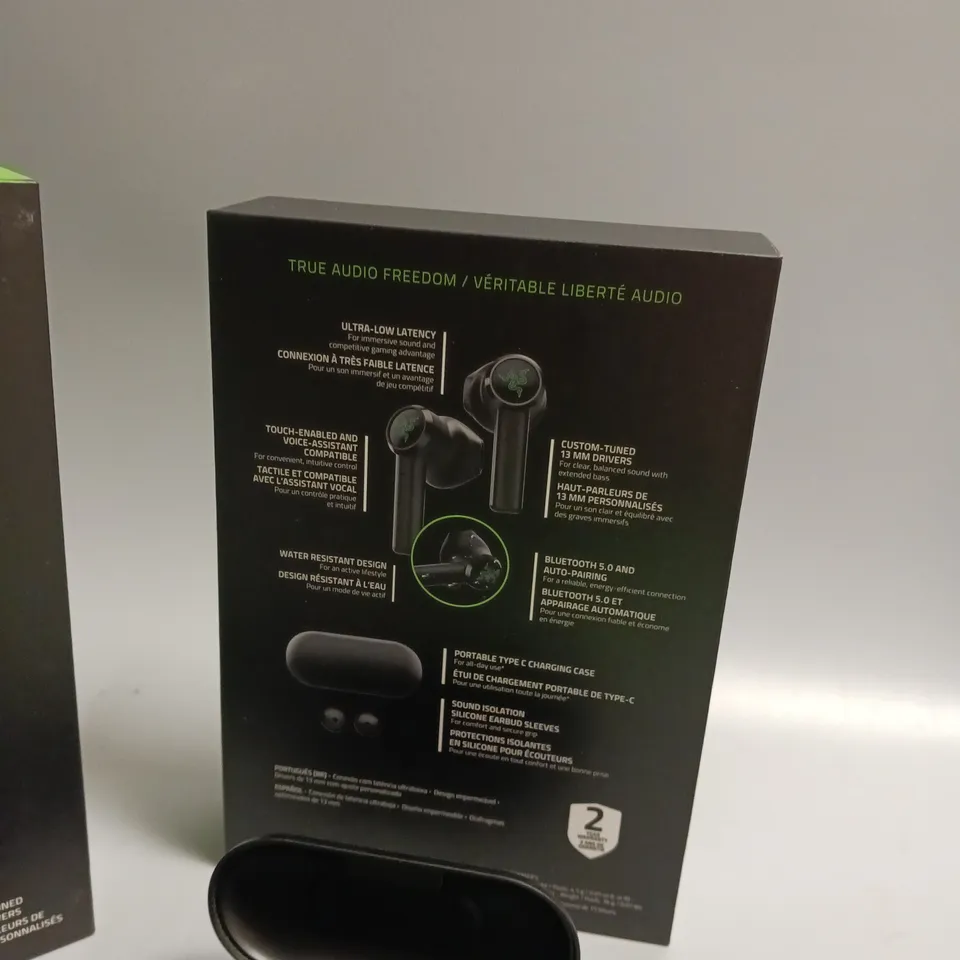 LOT OF 5 BOXED RAZER WIRELESS HEADPHONES IN BLACK AND GREEN INCLUDES CHARGING CASE, CABLE, WRIST STRAP AND SPARE BUDS