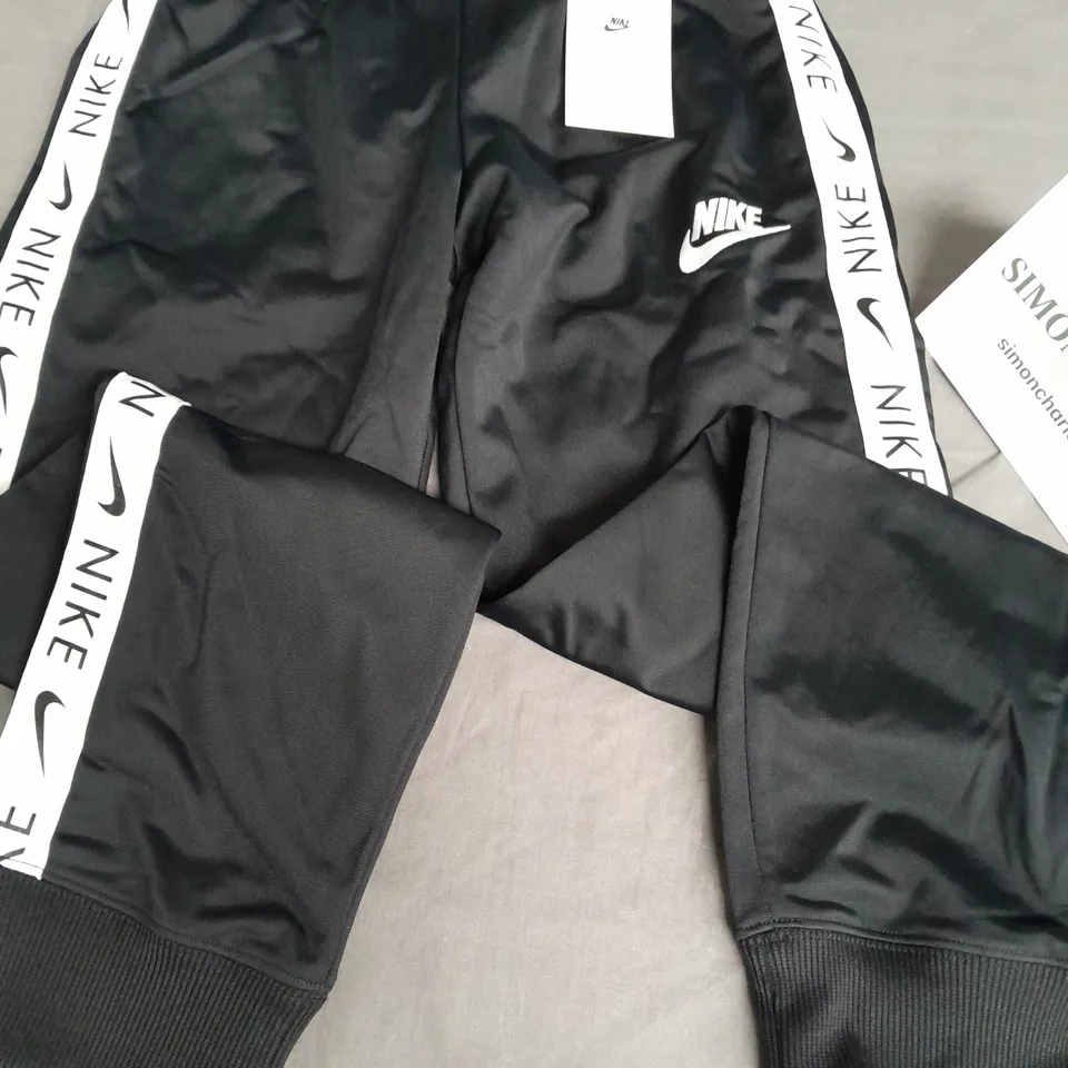 NIKE STANDARD FIT TAPE LOGO KIDS TRACKSUIT BOTTOMS - L