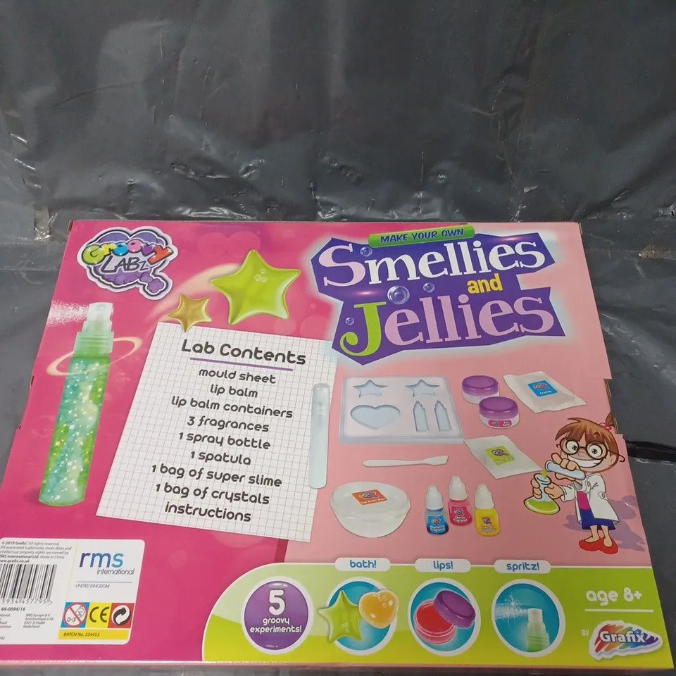 LOT OF 12 GROOVY LABZ MAKE YOUR OWN SMELLIES AND JELLIES 
