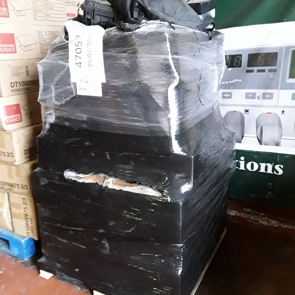 PALLET CONTAINING ASSORTED ELECTRICAL PRODUCTS INCLUDING RECEIPT PRINTER, FINAL CUT STUDIO, PHONE CASES, PORTABLE OVERHEAD PROJECTOR, DISPLAY PORT ADAPTERS  