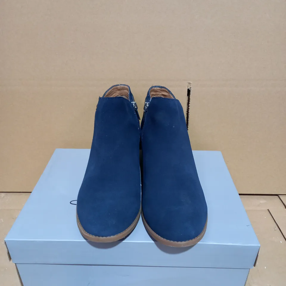 BOXED PAIR OF VIONIC MILLIE BOOTS IN MIDNIGHT BLUE UK SIZE 7