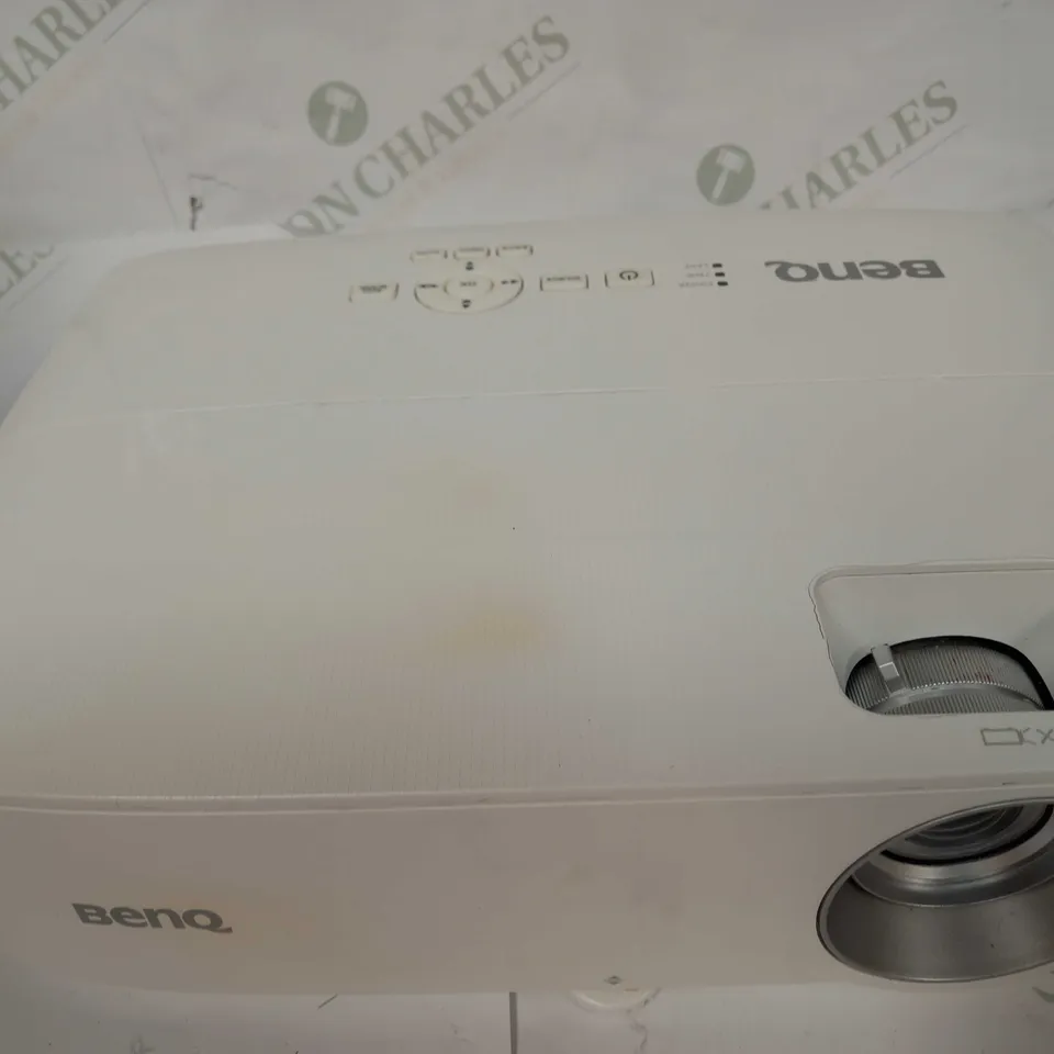 BENQ W1050 FULL HD PROJECTOR