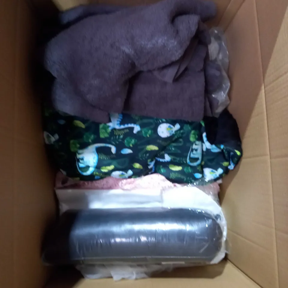 BOX OF APPROX 20 HOUSEHOLD ITEMS TO INCLUDE DUVET SET, MUSIC STAND, DUVET COVER