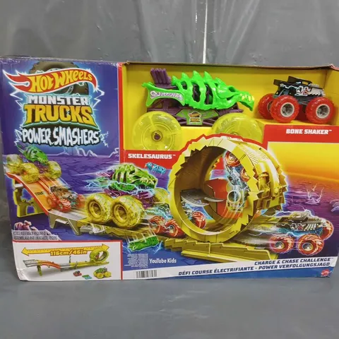 HOT WHEELS MONSTER TRUCK 1:64 CHARGE AND CHASE CHALLENGE