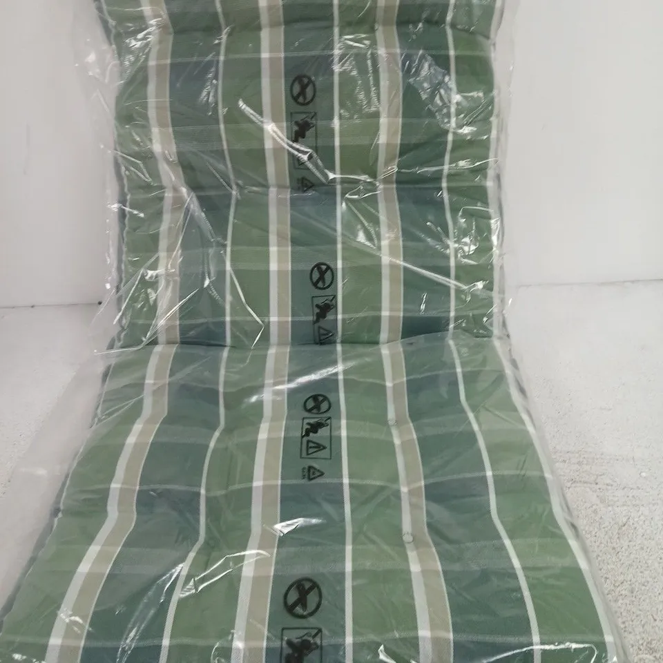 GARDEN SUN LOUNGER CUSHION – GREEN STRIPED, 105X50X8 CM (STRAP)