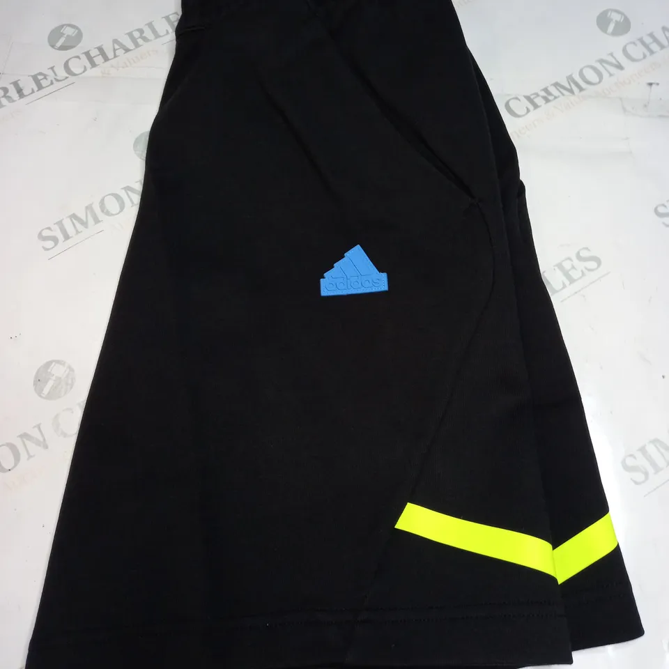 ARSENAL ADIDAS TRAINING SHORTS SIZE S