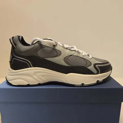 BOXED PAIR OF CLEENS PULSE RUNNER TRAINERS – PLATINUM, UK 12.5