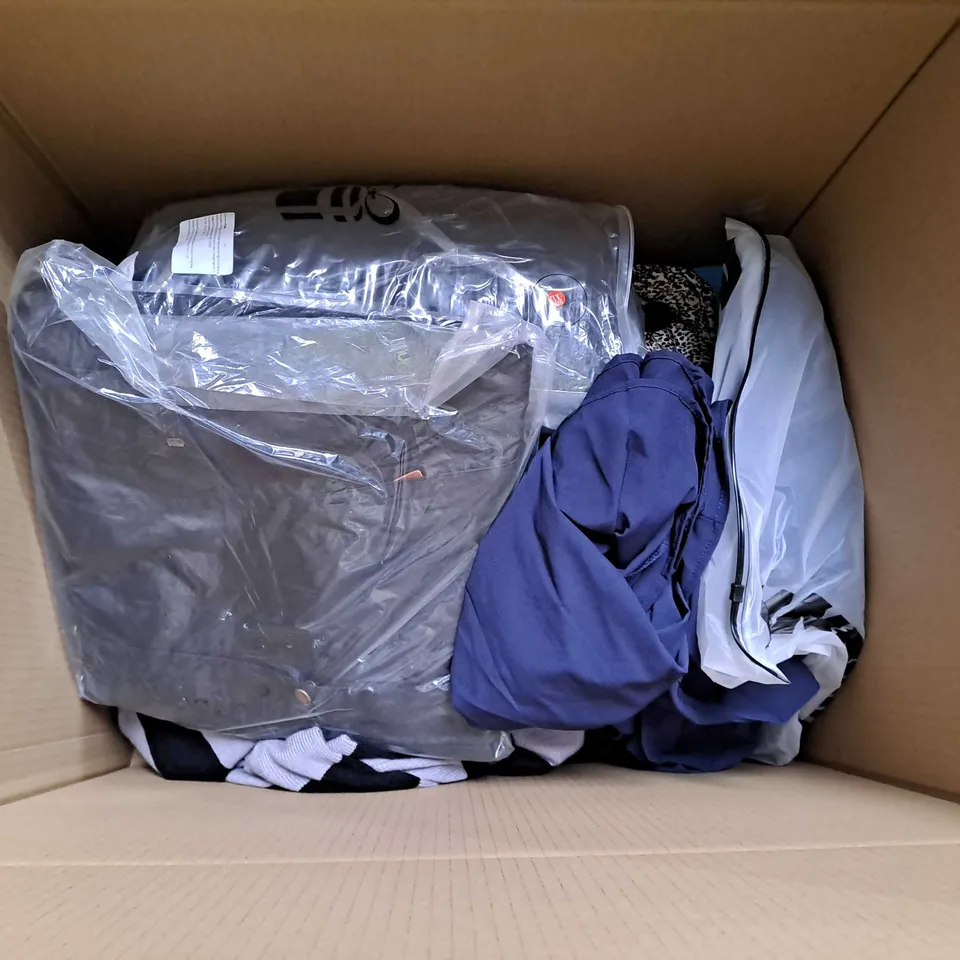 BOX OF APPROXIMATELY 20 ASSORTED CLOTHING AND FASHION ITEMS IN VARIOUS STYLES, SIZES, AND COLOURS - COLLECTION ONLY