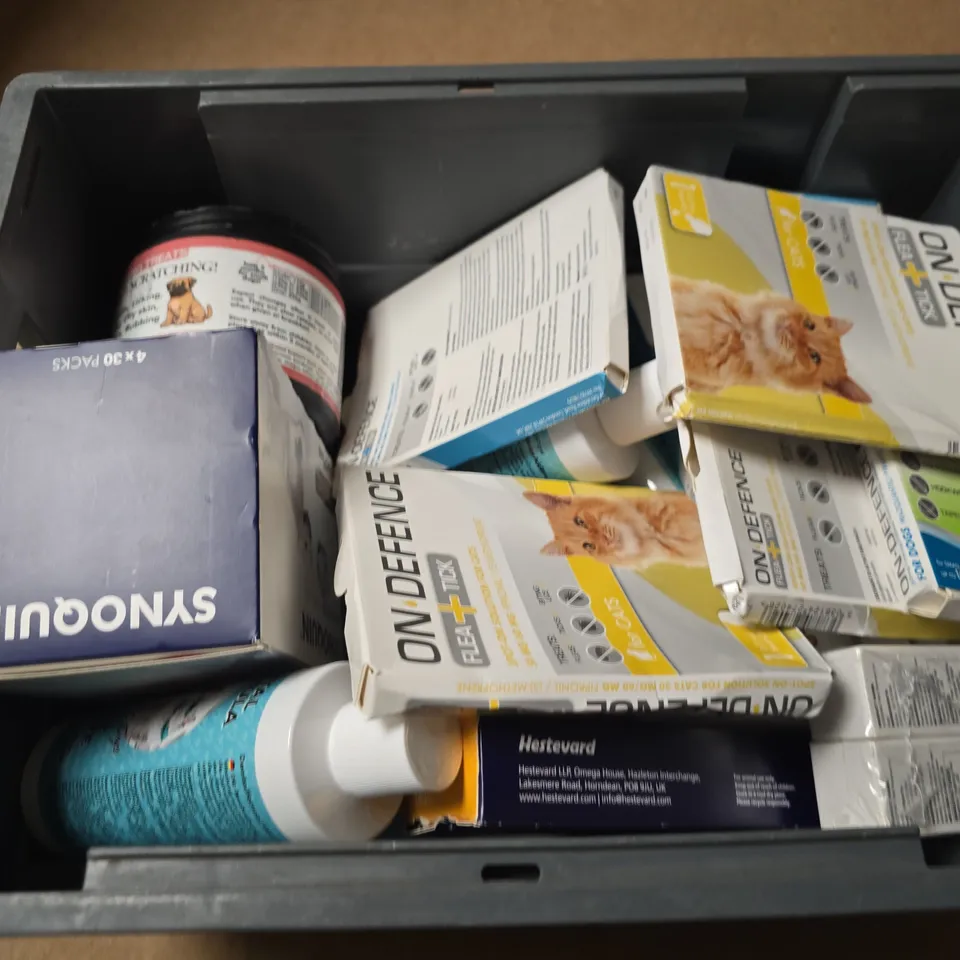 APPROXIMATELY 20 ASSORTED PET CARE PRODUCTS TO INCLUDE SYNOQUIN LARGE BREED CAPSULES, ONDEFENCE FLEA TICK, WART REMOVER, ETC