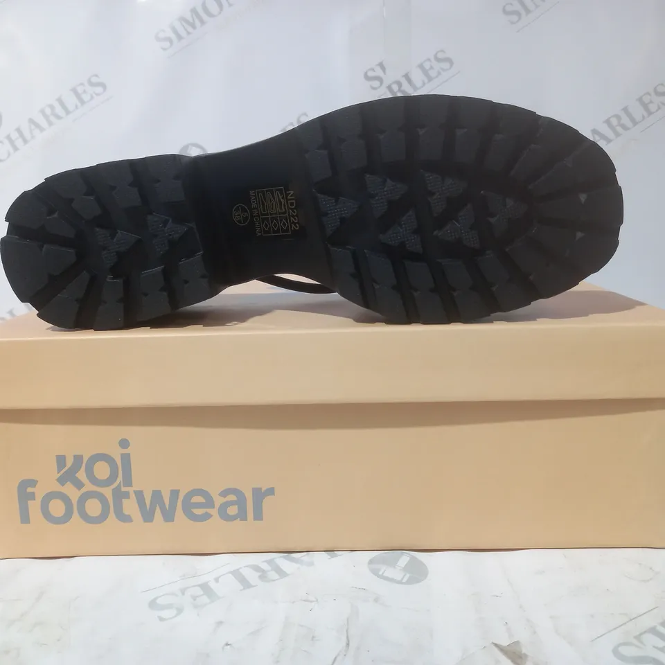 BRAND NEW BOXED PAIR OF KOI VEGAN LEATHER BLOOMING DAISY OASIS STRAPPY SLIDERS IN BLACK UK SIZE 5
