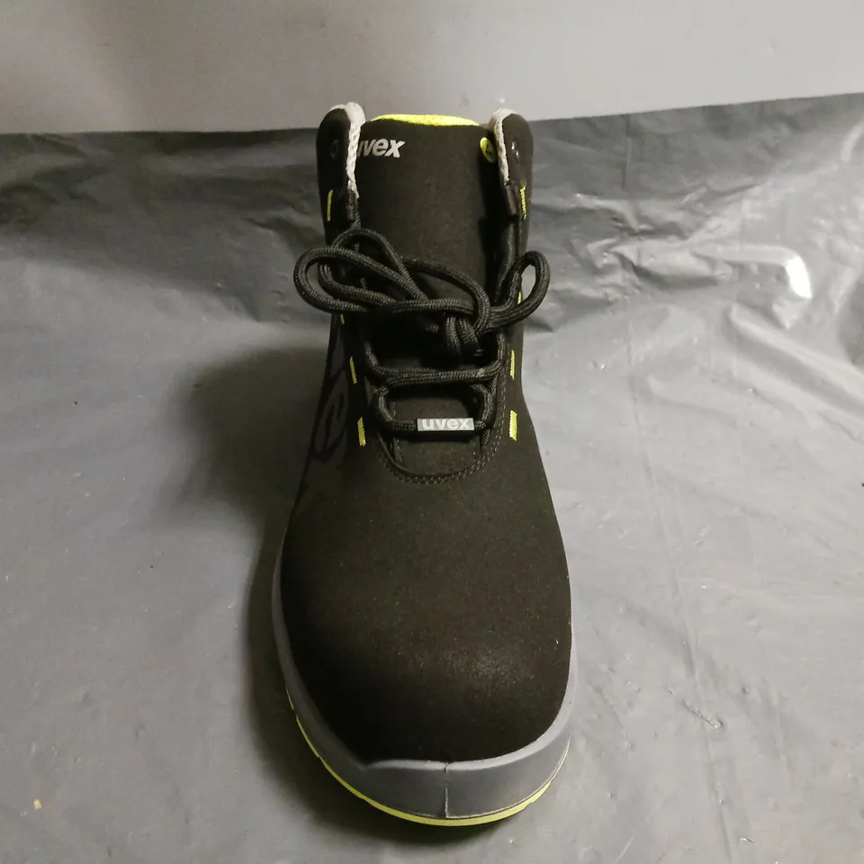 BOXED PAIR OF UVEX SAFETY SHOES IN BLACK/LIME SIZE UK 12