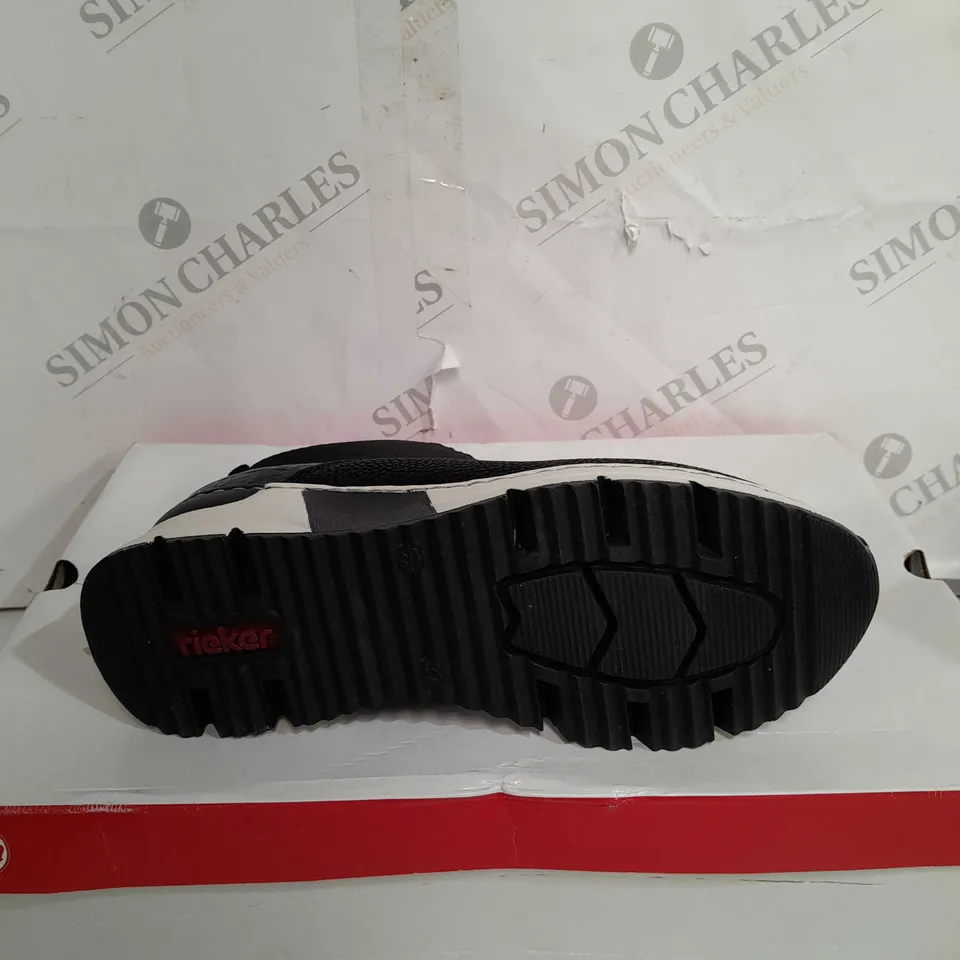 HIGH TOP TRAINER BLACK SIZE 4