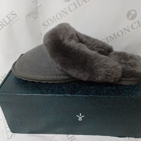 BOXED EMU NEST JOLIE SHEEPSKIN SLIPPERS, CHARCOAL - SIZE 8
