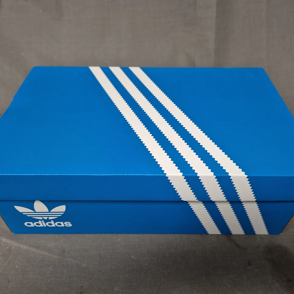 BRAND NEW BOXED PAIR OF ADIDAS WOMEN'S SLEEK SHOES IN WHITE UK SIZE 8