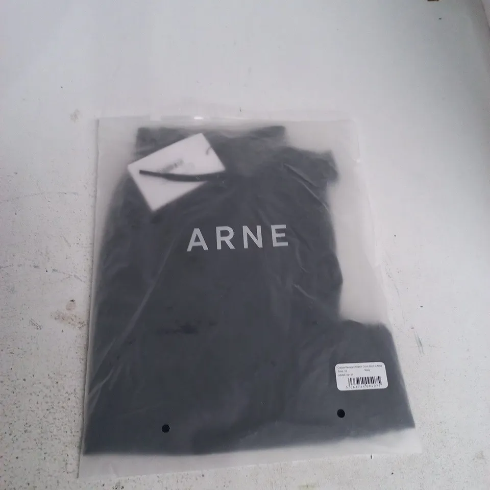 BAGGED ARNE CREASE RESISTANT STRETCH CHINO SHORTS IN NAVY - 32
