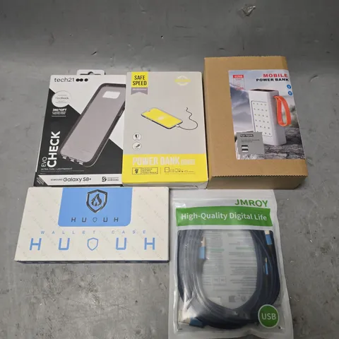 APPROXIMATELY 15 ASSORTED SMARTPHONE ACCESSORIES TO INCLUDE CASES, CHARGING CABLES, POWERBANKS ETC 