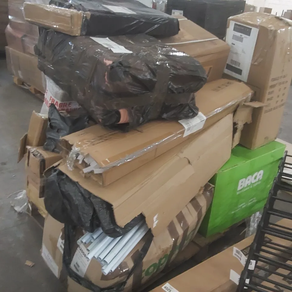 PALLET CONTAINING A LARGE QUANTITY OF ASSORTED ITEMS INCLUDING: SUITCASE, LIGHTS, SACK TRUCK ECT