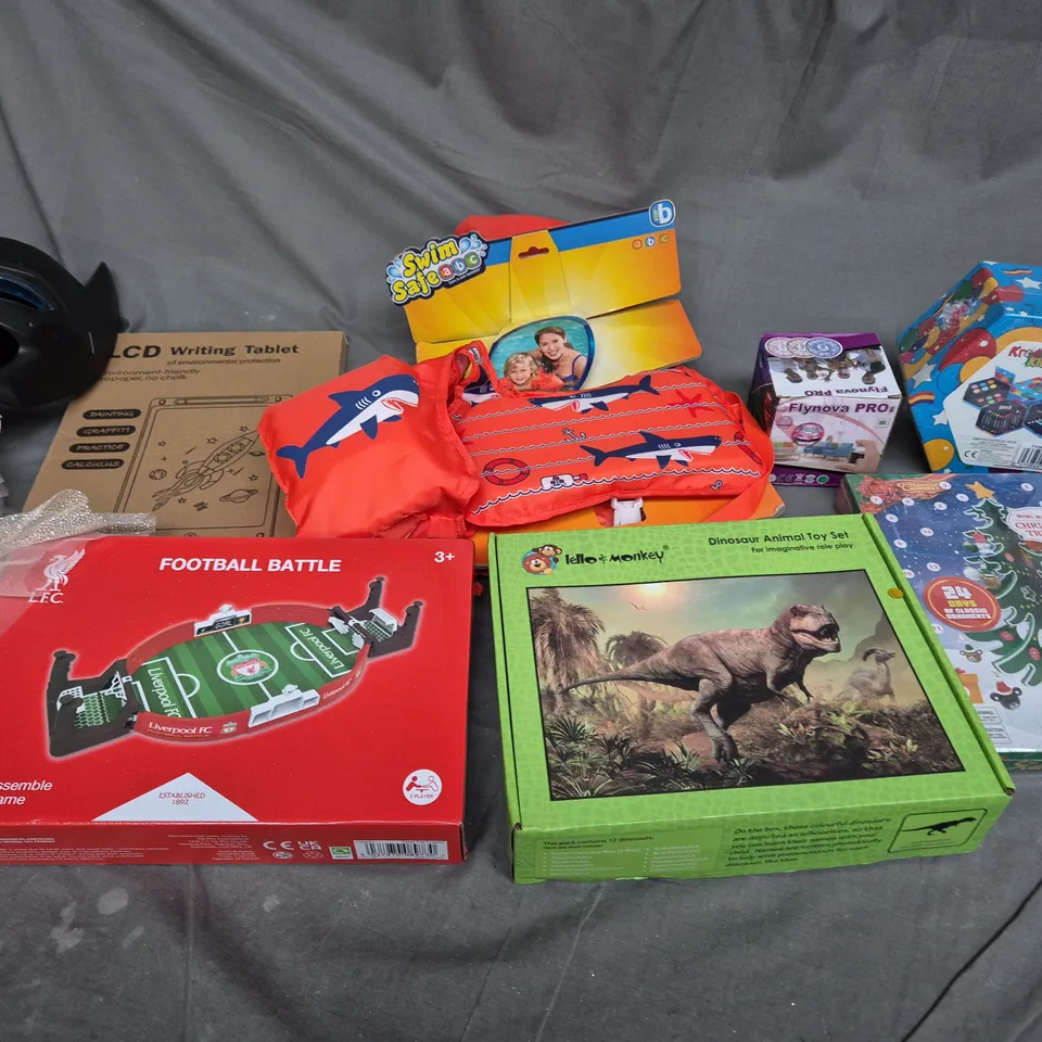 QUANTITY OF ASSORTED TOYS TO INCLUDE ART SET, WRITING TABLET, AND BATMAN MASK ETC. 