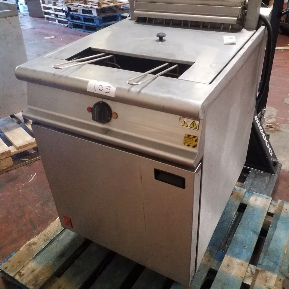 FALCON DOMINATOR PLUS E3860 TWIN BASKET FRYER