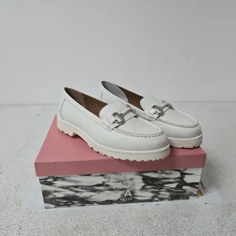 MODA IN PELLE EMORI WHITE LEATHER SNAFFLE LOAFER SIZE 40 BOXED